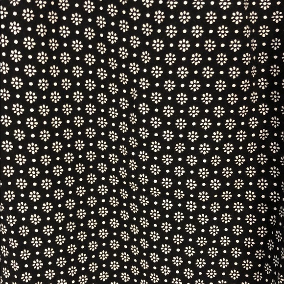 Sleeveless black dress/tunic with white details. - Picture 3 of 5